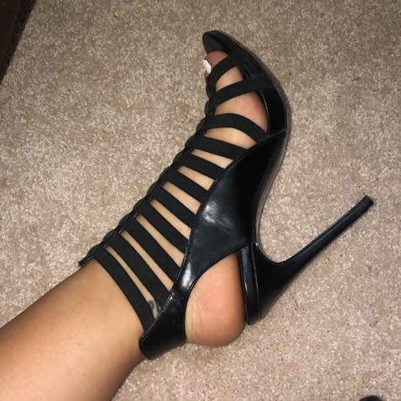 Steve Madden Shoes - Steve Madden strappy sandal heels